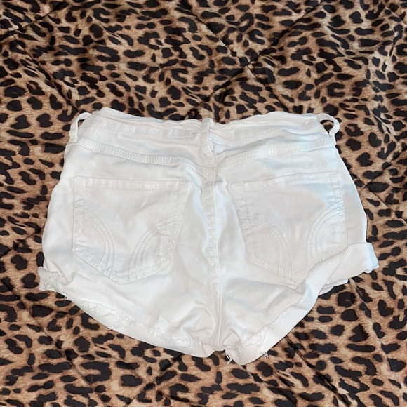 White Hollister high waisted shorts - Picture 2 of 2